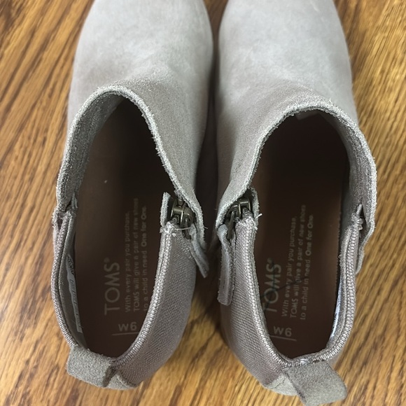 Toms Deia ankle bootie soft suede wool taupe beige block low heel zipper 6 - Picture 8 of 16